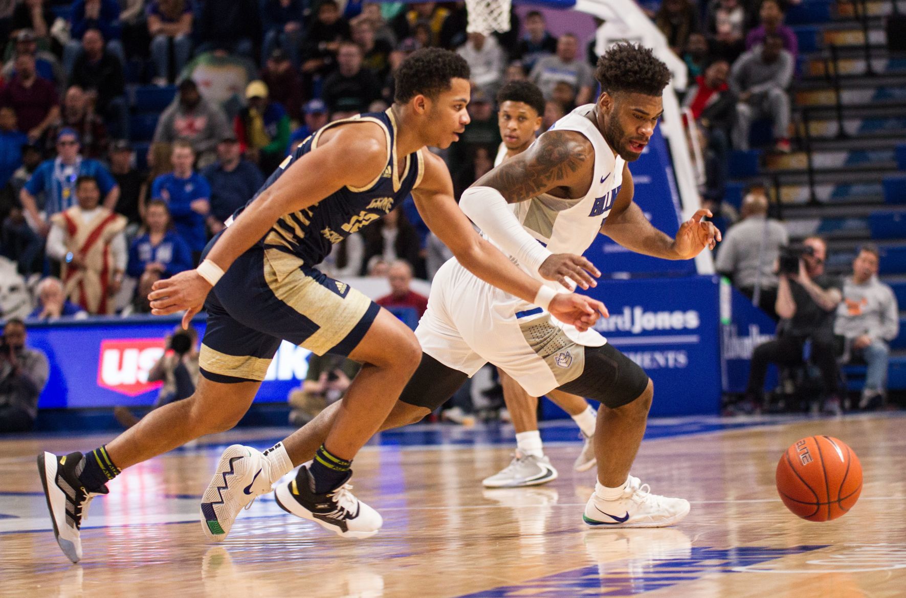Billikens hold on to beat the George Washington Colonials 63-58